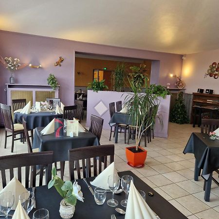 Le Gue De Genes Hotel Ambrieres Les Vallees Exterior photo